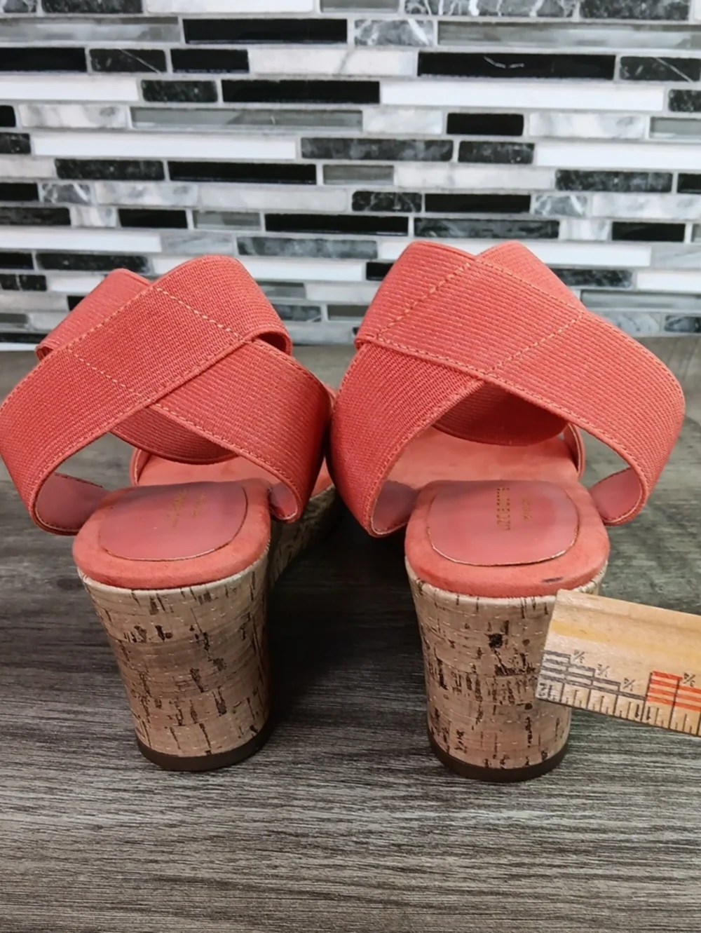 Liz Claiborne Refined Comfort 8.5M Peach Leather Wedges Summer Vibes Wedding